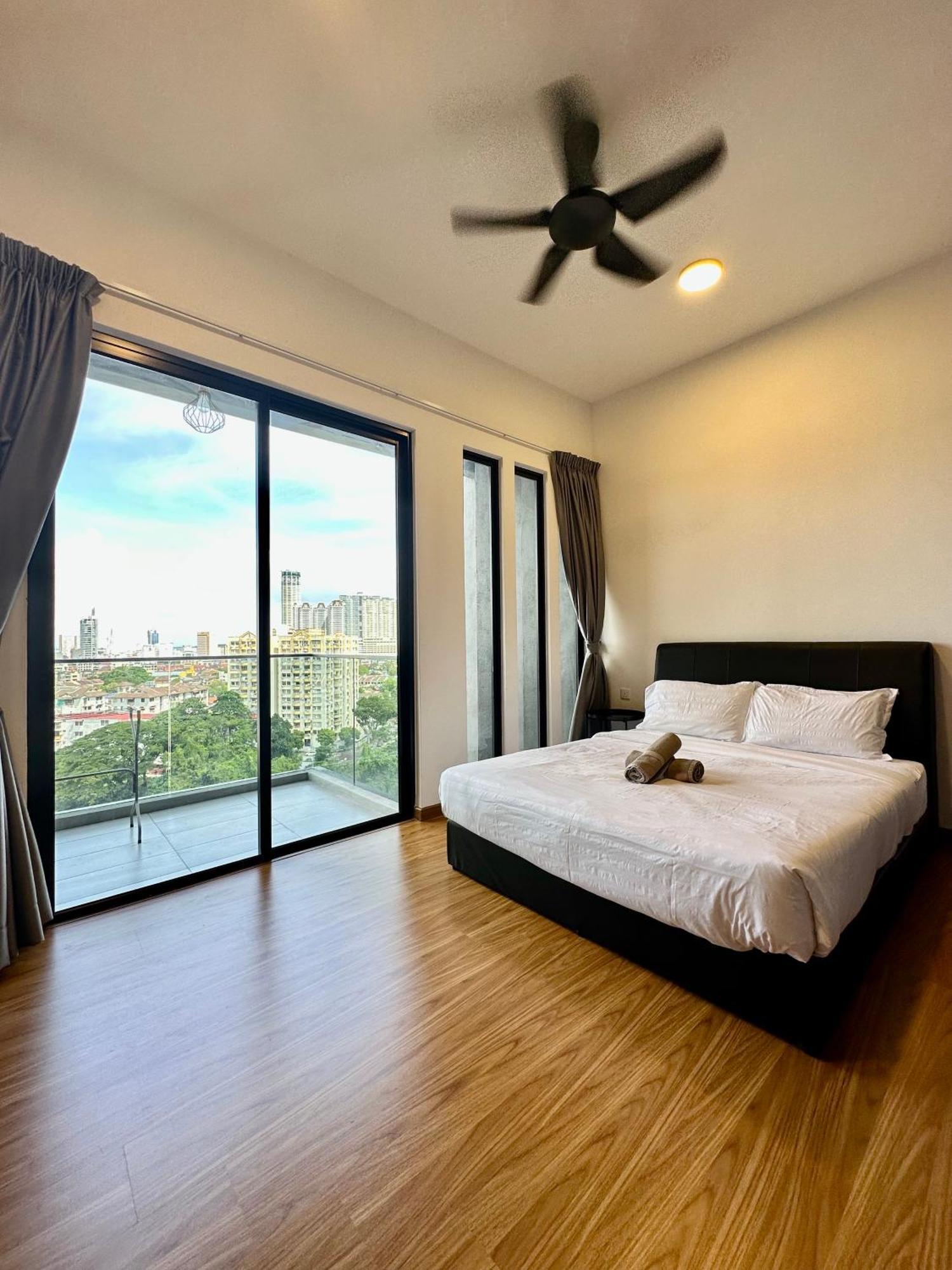 Beacon Executive Suite - City View - By Iz Джорджтаун Экстерьер фото